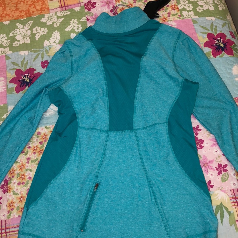 Athletic pullover - Picture 2 of 5